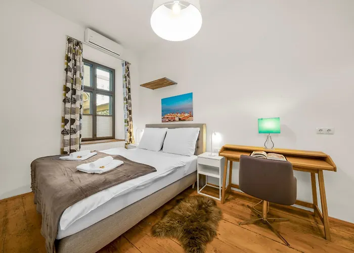 1 Bedroom In Neubau, 8 Min Center, Ac, Parking Bécs
