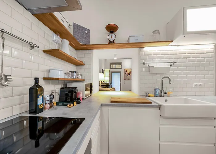 1 Bedroom In Neubau, 8 Min Center, Ac, Parking Apartman