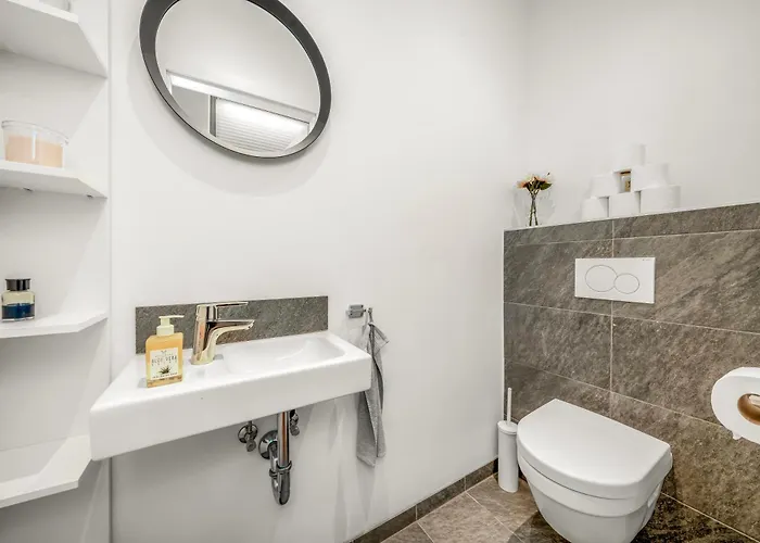 1 Bedroom In Neubau, 8 Min Center, Ac, Parking Apartman Bécs