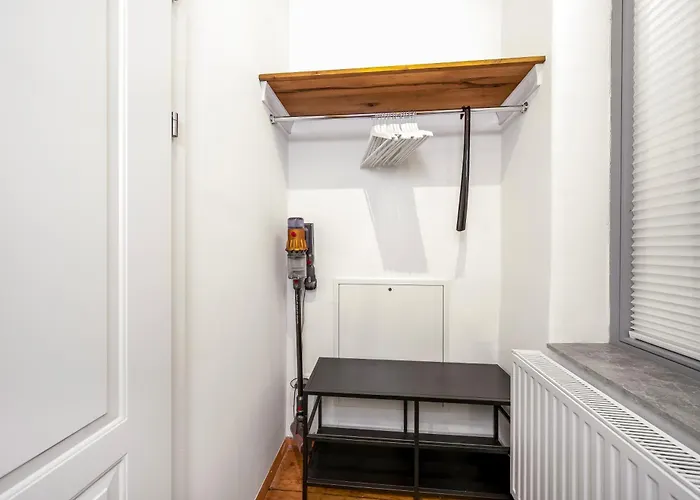 1 Bedroom In Neubau, 8 Min Center, Ac, Parking
