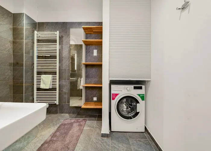 1 Bedroom In Neubau, 8 Min Center, Ac, Parking Apartman