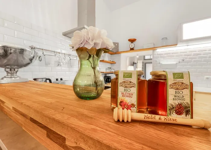 1 Bedroom In Neubau, 8 Min Center, Ac, Parking Apartman